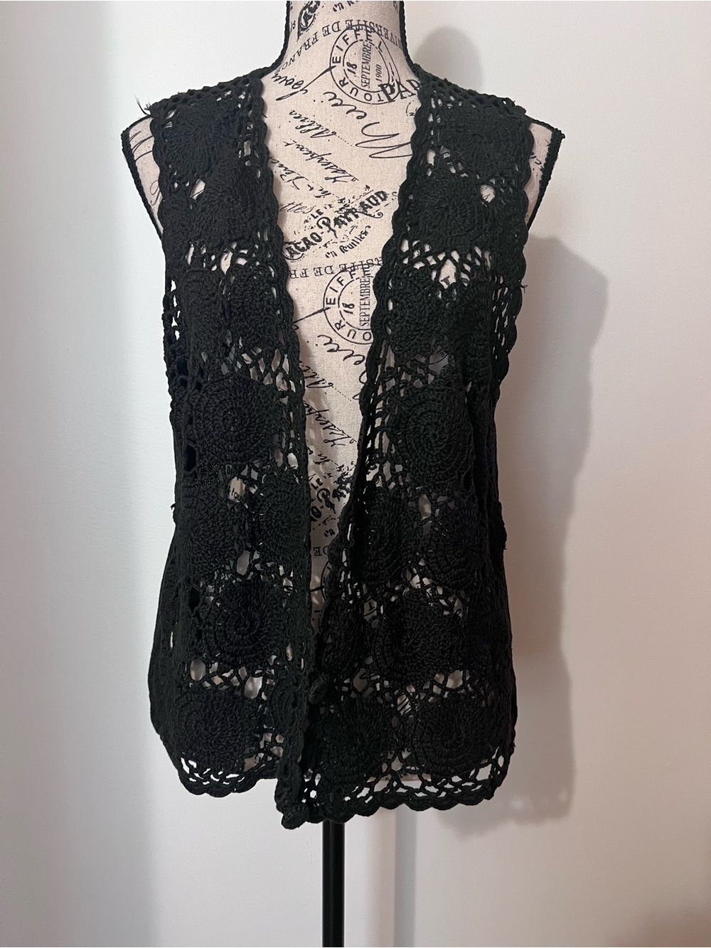 Vintage Romantic Expressions Black Crochet Lace Knit Vest Size L